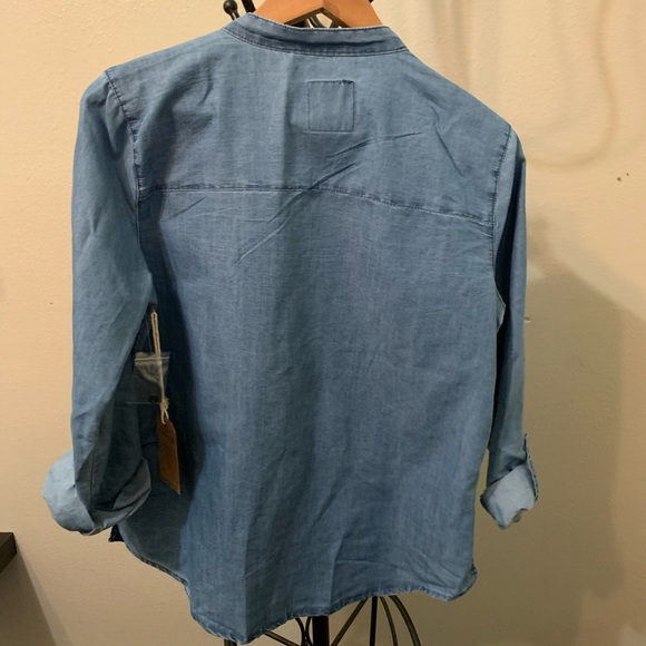 Cavalini  denim blouse ruffle chest NWT large - Picture 3 of 8